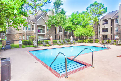 Riverside Park Apartments Tulsa For Lease Courtyard  pool