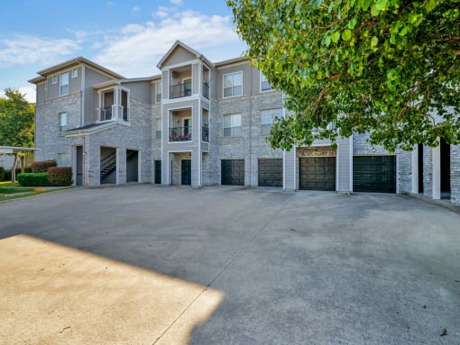 Garages and covered parking at Greysons Gate in North Dallas, TX. For Rent, Now leasing 1, 2 and 3 bedroom apartments.