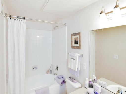 Bright bathroom at The Remington at Memorial in Tulsa, OK, For Rent. Now leasing 1 and 2 bedroom apartments.