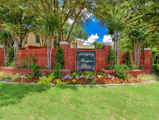 Curb appeal at Montfort Place in North Dallas, TX, For Rent. Now leasing 1 and 2 bedroom apartments.