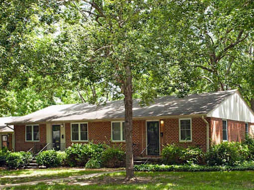 Courtyard With Green Space at Glen Lennox Apartments, North Carolina
