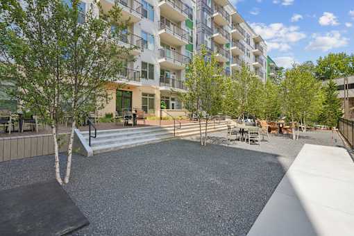 Outdoor courtyard with gravel seating area at Link ® Lake Park Apartments, Smyrna