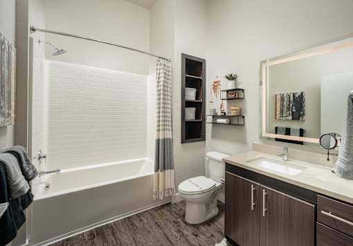 spacious bathroom at Ladera