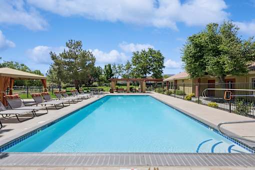 resort style pool at Vizcaya Hilltop Apartments