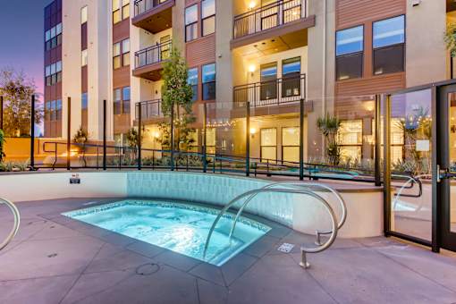 Hot Tub at The Rylan Apartments