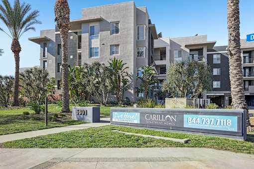 exterior views at Carillon Apartment Homes