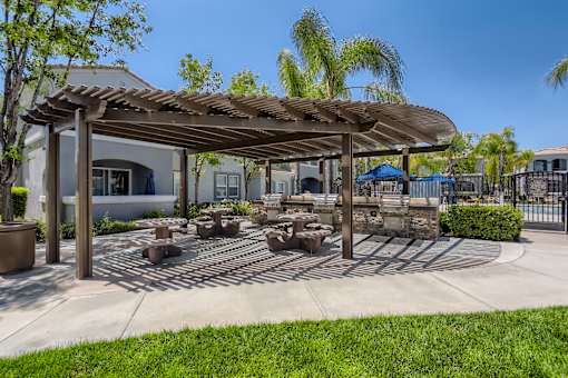 Grill seating at Santa Rosa Apartments