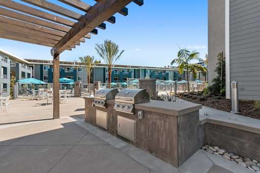 community grills at Pointe Luxe Apartment Homes, San Diego, CA