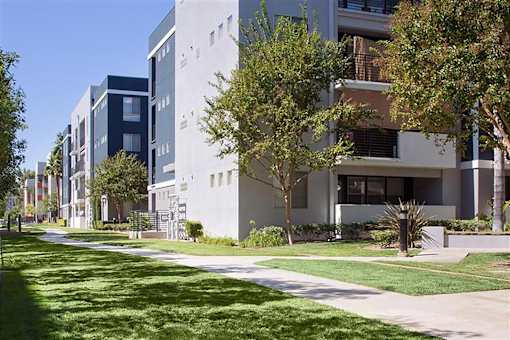 Lush Landscaping at Carillon Apartment Homes, Woodland Hills, California