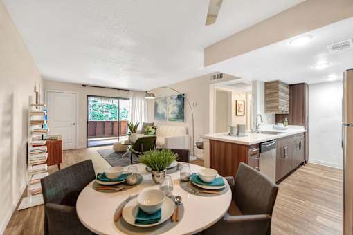 Furnished Kitchen Table at The Lexington Apartments