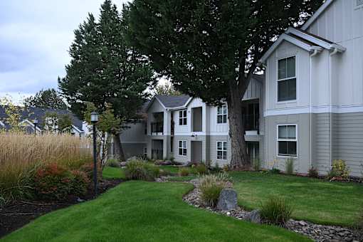 exterior views at Emerald Place