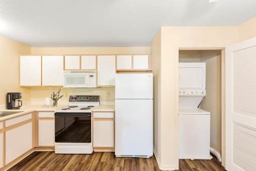 the preserve at ballantyne commons apartment kitchen with white appliances