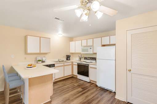 the preserve at ballantyne commons apartment kitchen and dining area