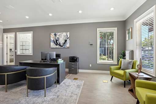 lounge area at Waterstone Apartments