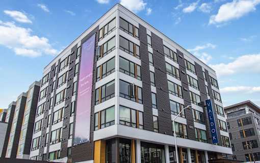 the building in which the hotel is located