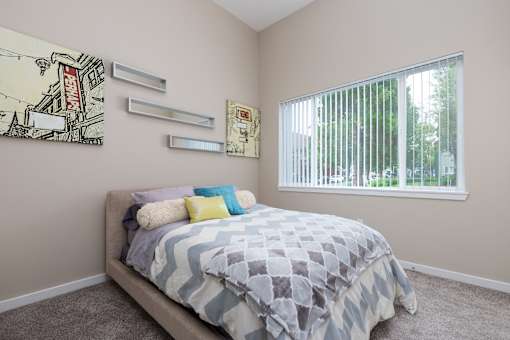 Bedroom at Russellville Commons