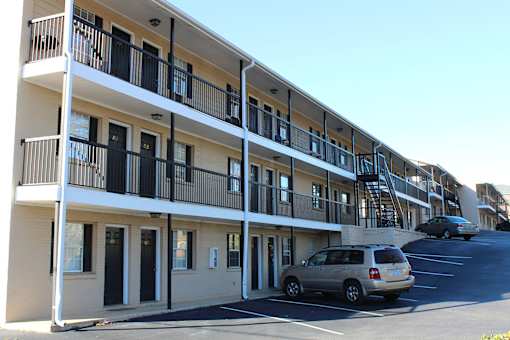 the building where the motel is located