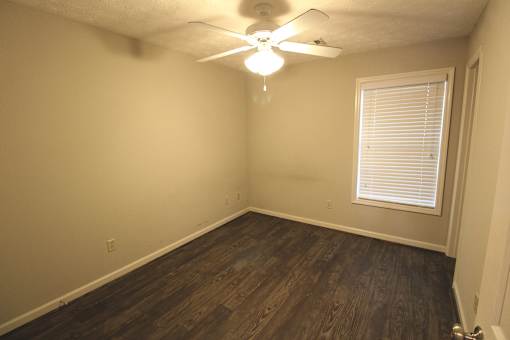 Glenn Oaks - 2 Bedroom - Renovated