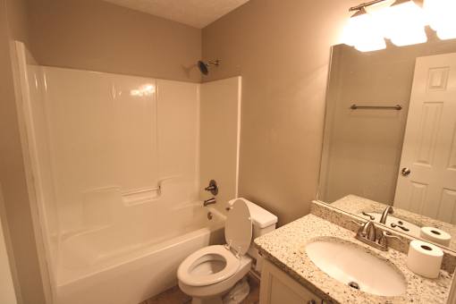 Glenn Oaks - 2 Bedroom - Renovated