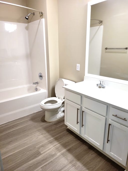 500 Northside Apartments bathroom