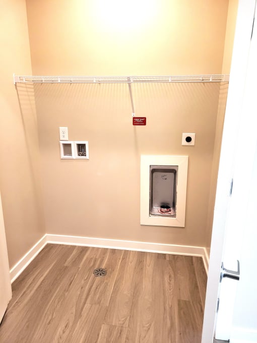 500 Northside Station Closet