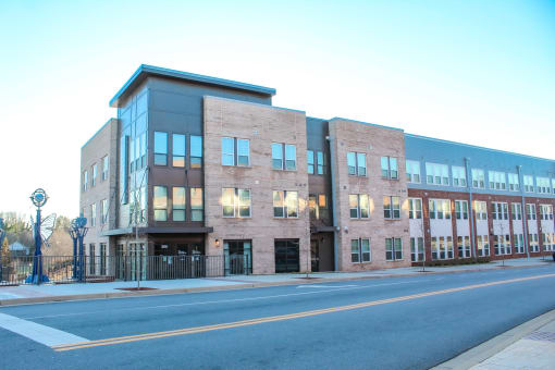 500 Northside Station Apartments, Exterior