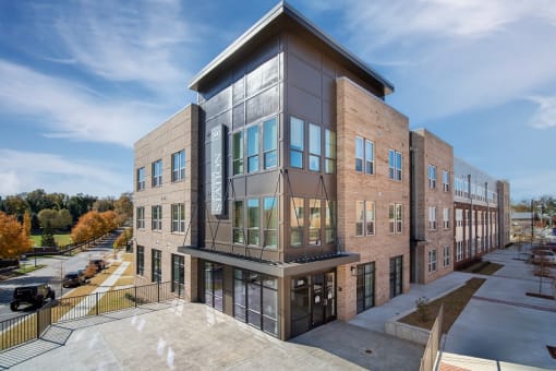 500 Northside Station Apartments, Exterior