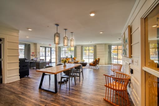 500 Northside Station Apartments, Lobby with kitchen tables