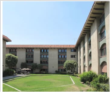 Casa De Los Amigos courtyard