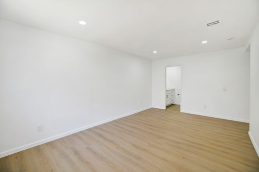 Spacious unfurnished room with wood flooring and ensuite at Coventry Square Apartments, Upland, 97186