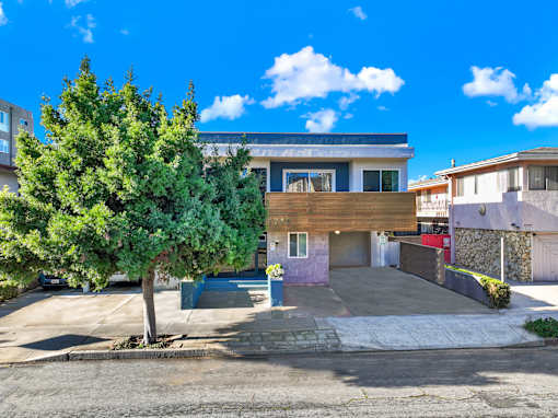Large Front yard View at Federal Apartments, California, 90025