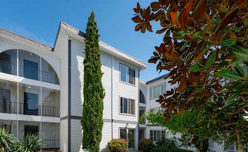 Building with balconies at The Ridge at Bellevue, Bellevue, Washington