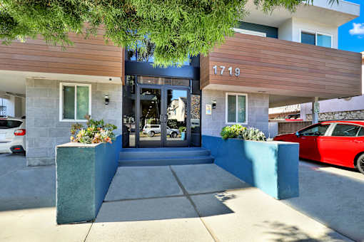 Front Entrance View at Federal Apartments, Los Angeles