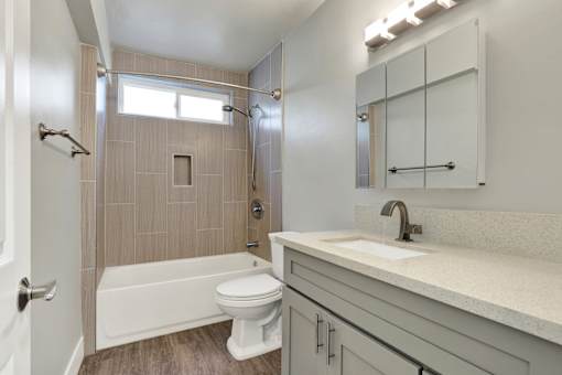 Bathroom With Bathtub at Federal Apartments, Los Angeles, 90025