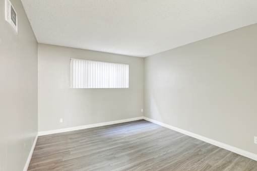 Spacious Vacant Room at La Fayette Marquis, California