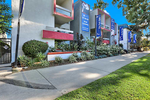 Outdoor Walking Path at City Park View, California