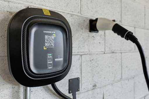 Charging Station at Oxnard Plaza, North Hollywood, 91606