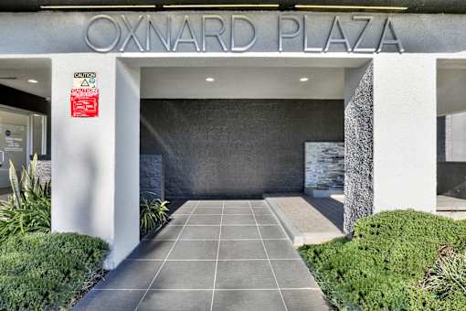 Entrance at Oxnard Plaza, North Hollywood, CA