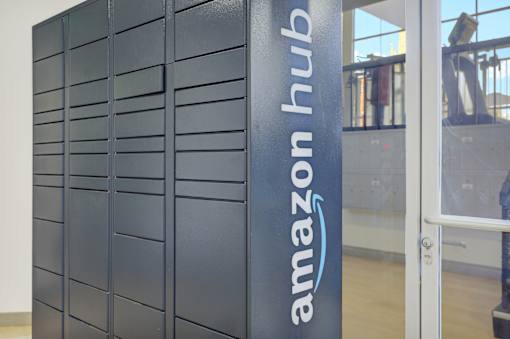 Amazon Hub Locker at Oxnard Plaza, North Hollywood, CA, 91606