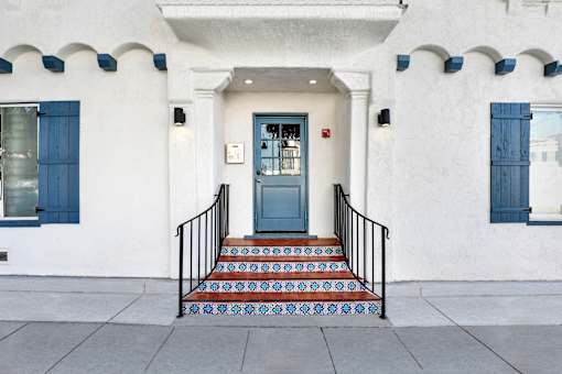 Exterior View at Barton Apartments, Los Angeles, 90038