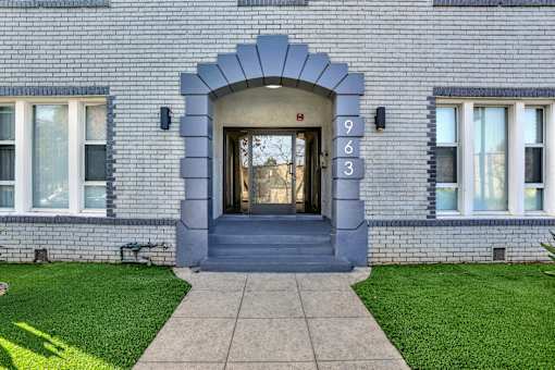 Entrance at Hobart Apartments, California