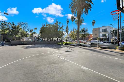 Basketball court at Hobart Apartments, Los Angeles, CA