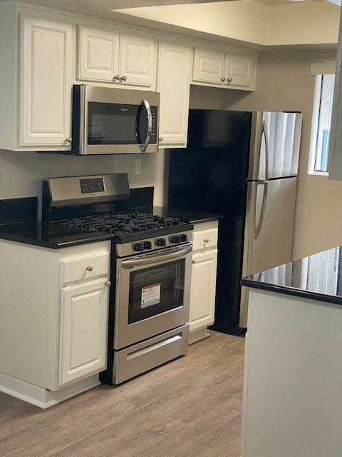 Fully Equipped Kitchen at Elmwood Gardens, Burbank, 91502
