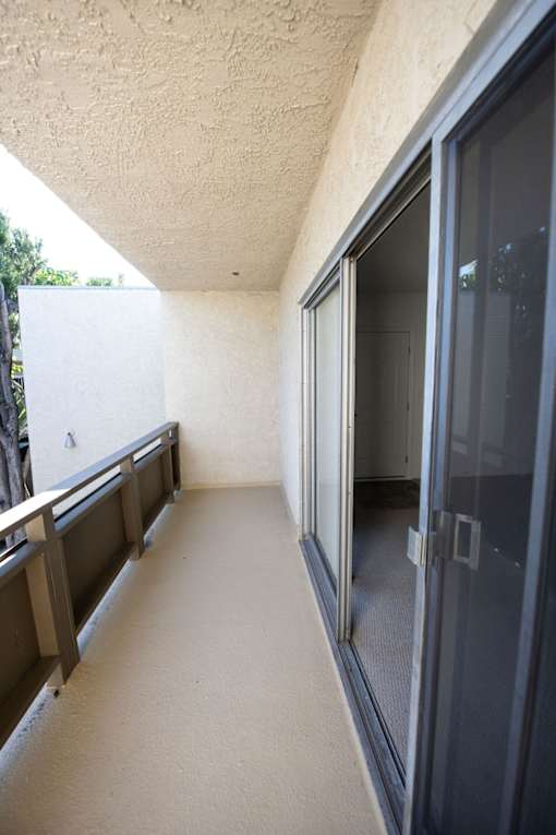 #215 2bd/2ba balcony