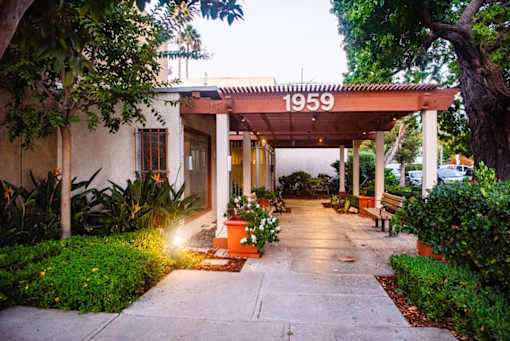 1959 Cloverfield Blvd Entrance