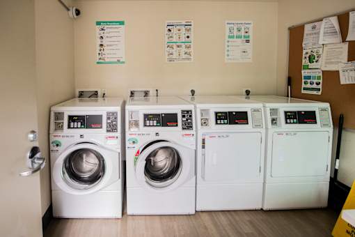 1616 Ocean, Building Laundry