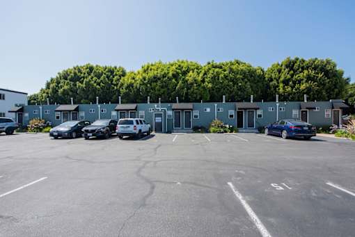 Ozone Marine: Building Exterior