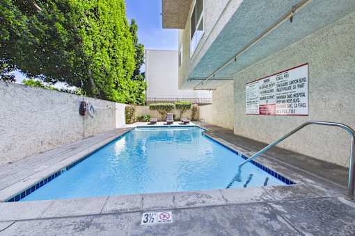A pool with a sign that says 3% on it.