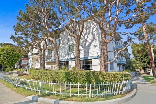 the building in which the apartment is located