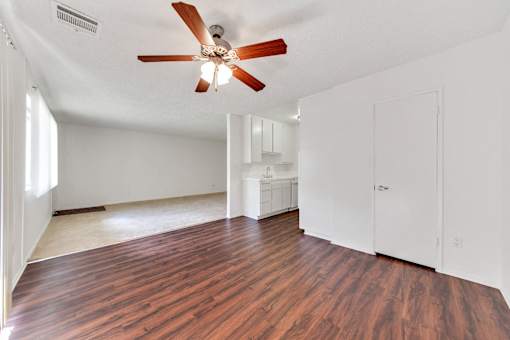 Hardwood Floors ; Ceiling Fan ; Dining